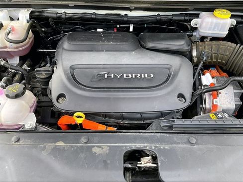 Used 2022 Chrysler Pacifica Limited FWD image 33