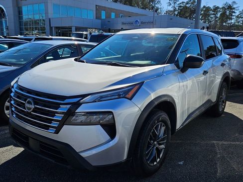 Used 2024 Nissan Rogue S image 3