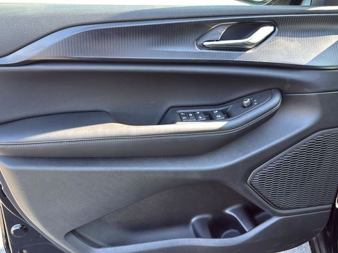 New 2025 Jeep Grand Cherokee Altitude image 11