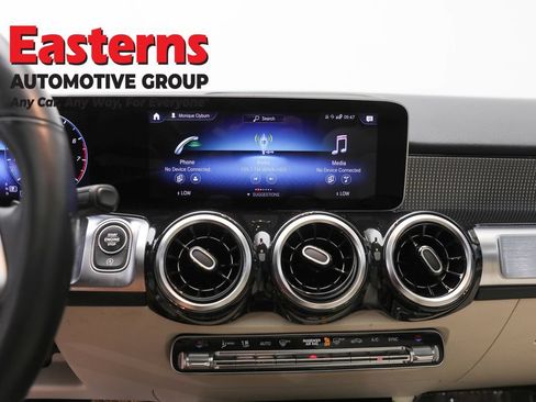 Used 2021 Mercedes-Benz GLB 250 4MATIC w/ Premium Package image 12