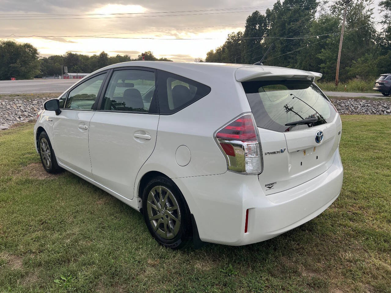 Used 2016 Toyota Prius V Two FWD image 3