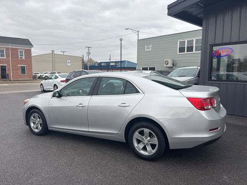 Used 2016 Chevrolet Malibu LT image 2