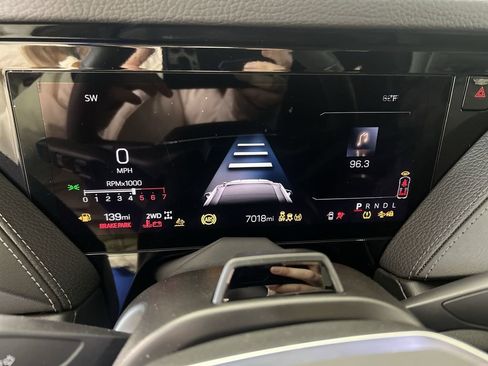 Used 2025 GMC Yukon XL Denali w/ Denali Reserve Package image 13