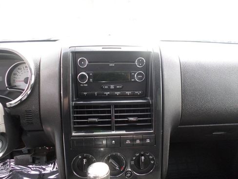 Used 2009 Ford Explorer Sport Trac XLT AWD/4WD image 18