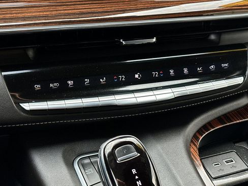 Used 2022 Cadillac Escalade ESV Luxury image 21