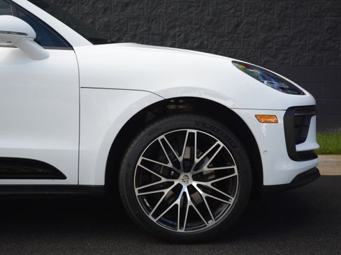 Certified 2026 Porsche Macan AWD/4WD image 10