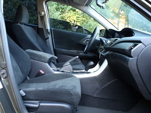 Used 2013 Honda Accord LX image 21