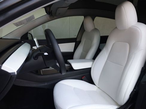 Used 2022 Tesla Model Y Performance AWD/4WD image 15