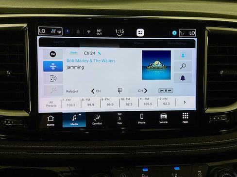 Used 2023 Chrysler Pacifica Limited FWD image 16