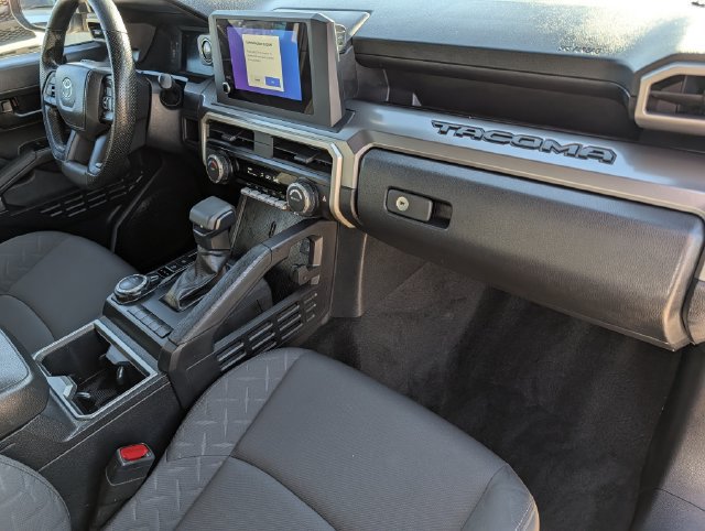 Used 2025 Toyota Tacoma SR5 AWD/4WD image 33