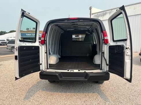 Used 2019 Chevrolet Express 3500 w/ Driver Convenience Package image 5