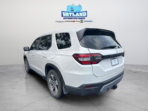 Used 2025 Honda Pilot EX-L image 3