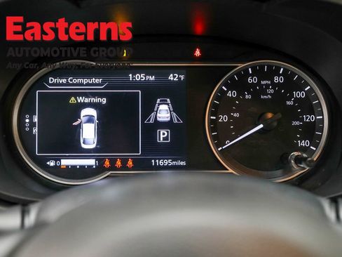 Used 2025 Nissan Versa SR w/ Trunk Package image 18