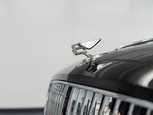 Used 2023 Bentley Flying Spur V8 image 14