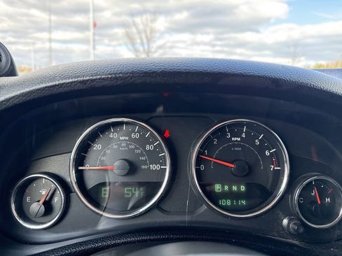 Used 2014 Jeep Wrangler Unlimited Sahara w/ Connectivity Group AWD/4WD image 17