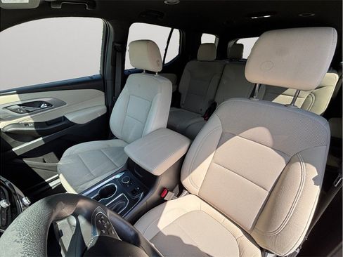 Used 2023 Chevrolet Traverse LS FWD image 17