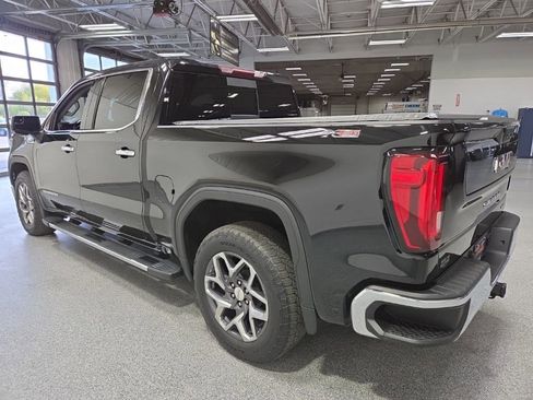 Used 2023 GMC Sierra 1500 SLT w/ SLT Premium Package AWD/4WD image 5