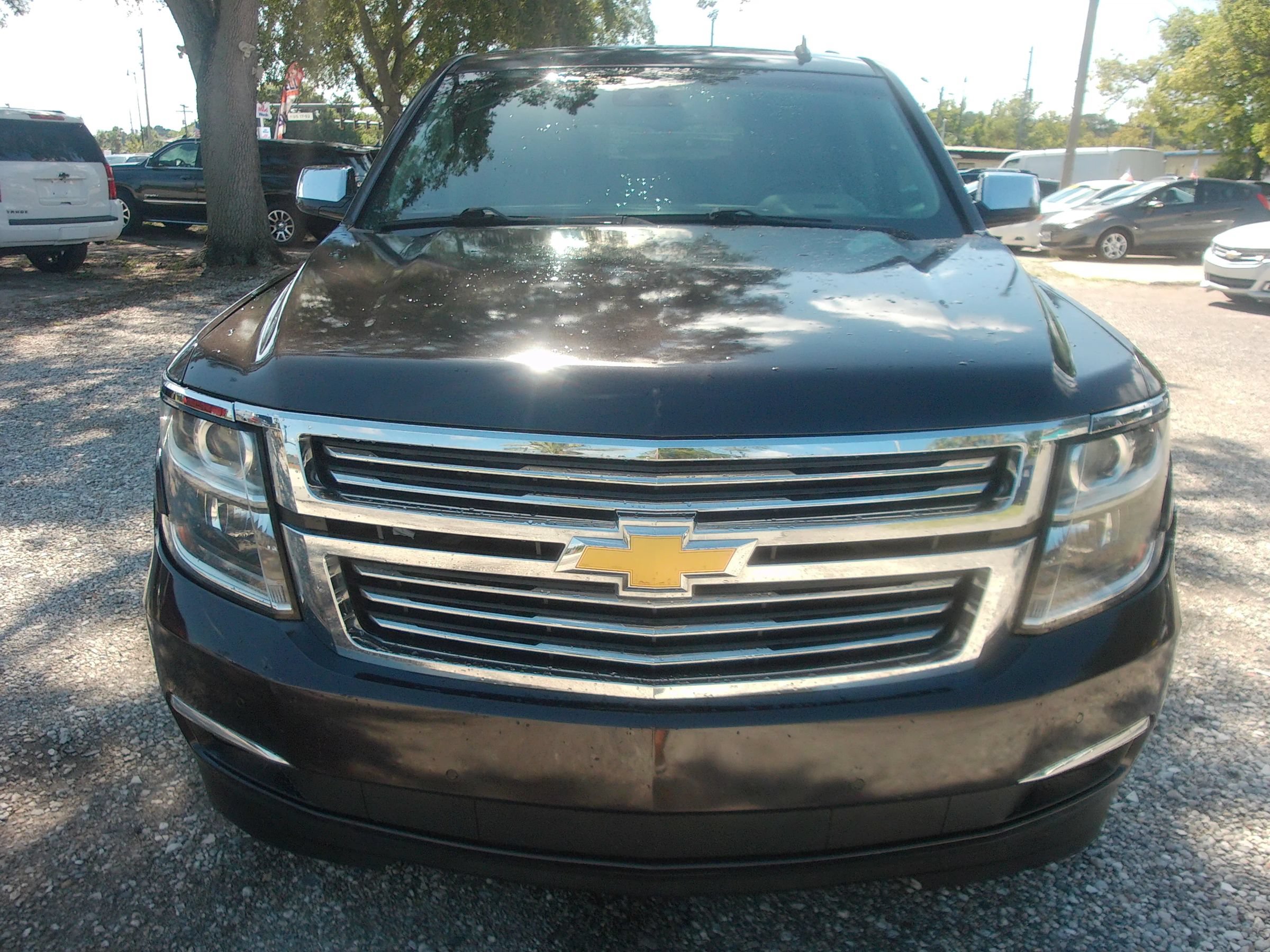 Used 2015 Chevrolet Suburban LTZ RWD image 2