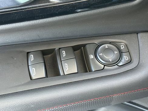 Used 2025 Chevrolet Suburban RST RWD image 18