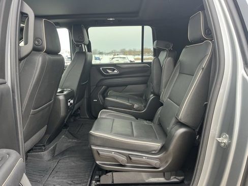 Used 2023 GMC Yukon XL SLT image 35