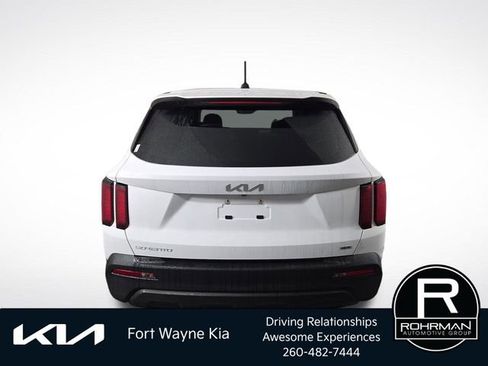 Used 2023 Kia Sorento LX AWD/4WD image 8