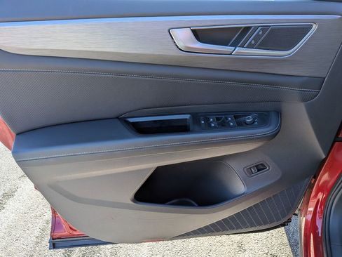 Used 2025 Volkswagen Atlas Cross Sport SE w/ Panoramic Sunroof Package image 13