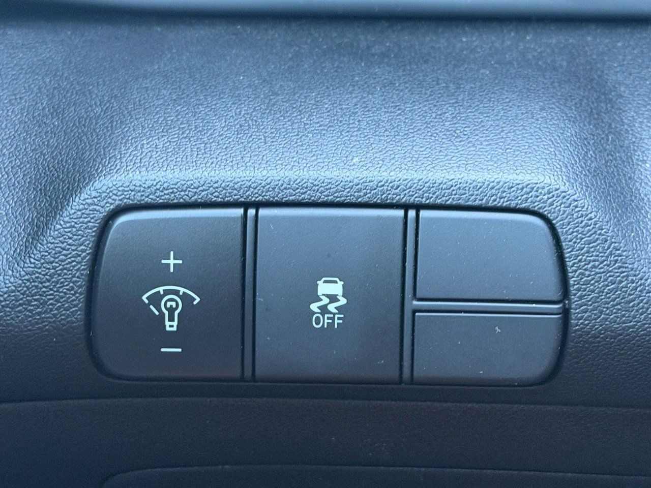 Used 2025 Hyundai Elantra SEL FWD image 14