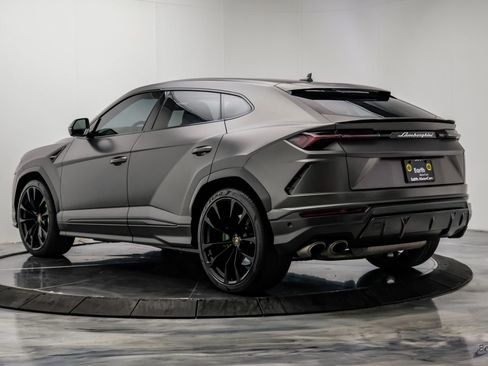 Used 2022 Lamborghini Urus image 12