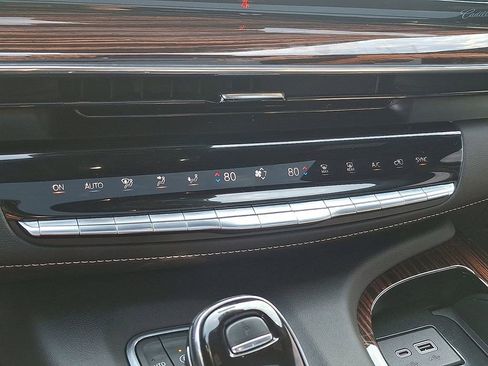 Used 2023 Cadillac Escalade ESV Premium Luxury w/ Performance Package image 17