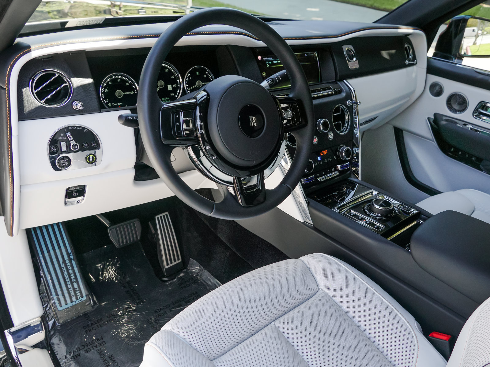 Certified 2024 Rolls-Royce Cullinan w/ Cullinan Package AWD/4WD image 17