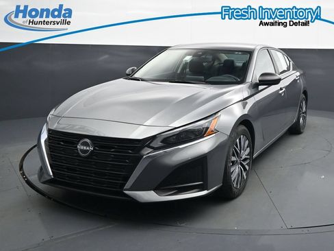 Used 2025 Nissan Altima 2.5 SV FWD image 4