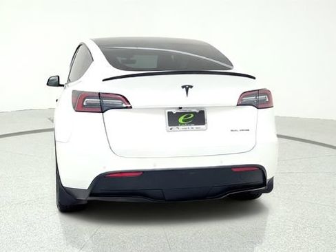 Used 2022 Tesla Model Y Long Range AWD/4WD image 7