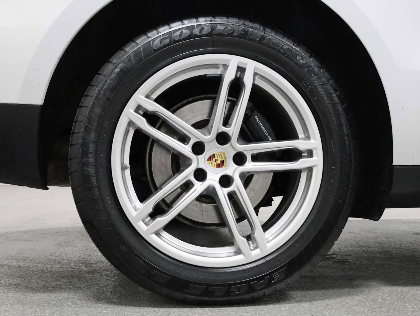 Used 2020 Porsche Macan AWD/4WD image 38