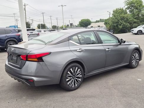 Used 2024 Nissan Altima 2.5 SV FWD image 3
