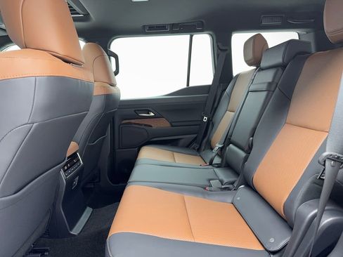 Used 2026 Lexus GX 550 w/ Accessory Package (2T) image 50