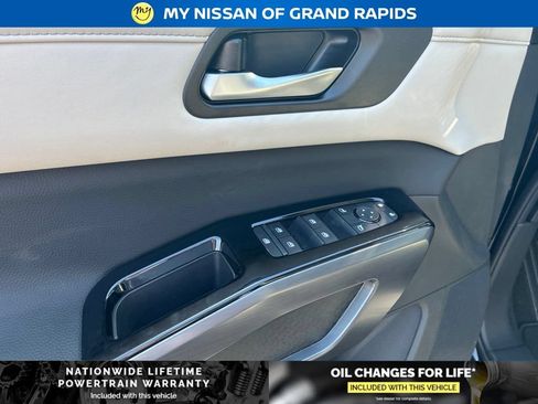 New 2026 Nissan Pathfinder SL AWD/4WD image 11