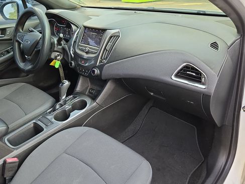 Used 2019 Chevrolet Cruze LT w/ RS Package FWD image 29