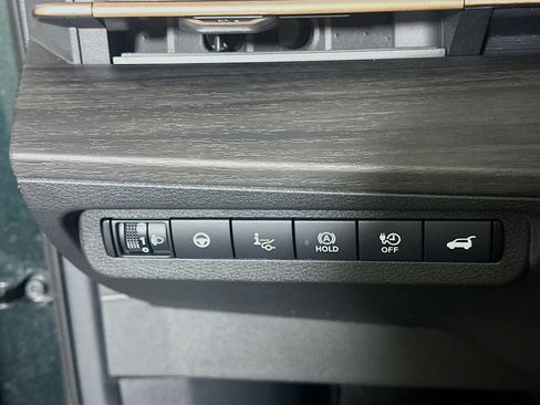 Used 2024 Nissan Ariya AWD image 16