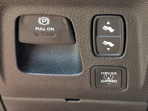 Used 2025 RAM 1500 Big Horn AWD/4WD image 24