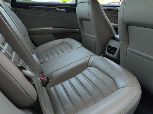 Used 2017 Ford Fusion SE w/ Fusion SE Technology Package AWD/4WD image 19