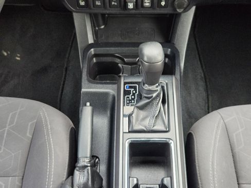 Used 2019 Toyota Tacoma TRD Off-Road w/ Technology Package image 19