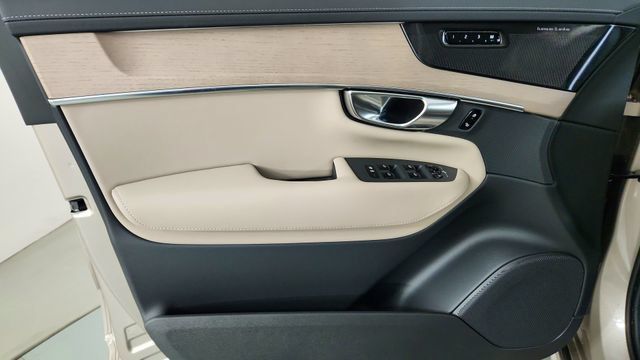 New 2026 Volvo XC90 T8 Plus w/ Protection Package Premier AWD/4WD image 9
