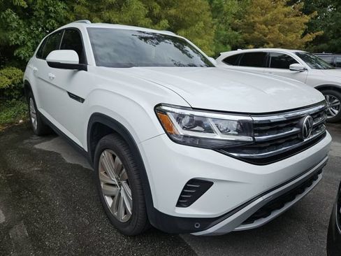 Used 2020 Volkswagen Atlas Cross Sport SE w/ Towing Package FWD image 3