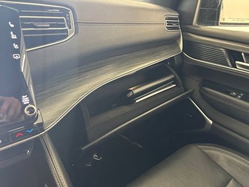 Used 2024 Jeep Wagoneer L Series III w/ Flexible Seating Group AWD/4WD image 53