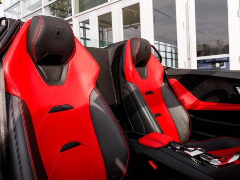 Used 2024 Lamborghini Huracan EVO image 41