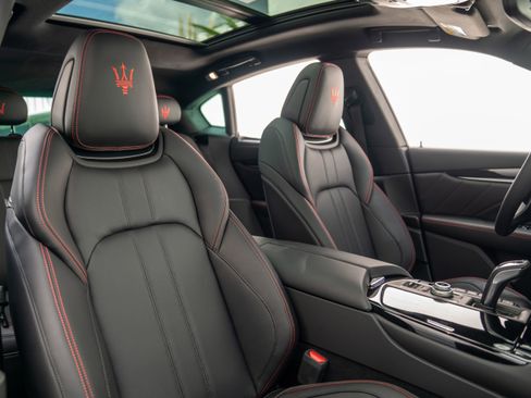 Used 2024 Maserati Levante GT Ultima image 35