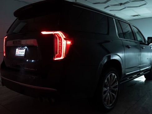 Used 2023 GMC Yukon XL Denali image 42