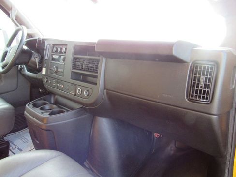 Used 2021 GMC Savana 3500 Extended w/ Power Convenience Package RWD image 15