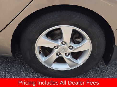 Used 2014 Hyundai Elantra SE FWD image 14