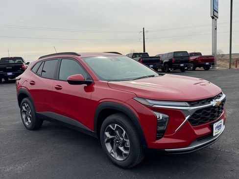 New 2026 Chevrolet Trax LT FWD image 1